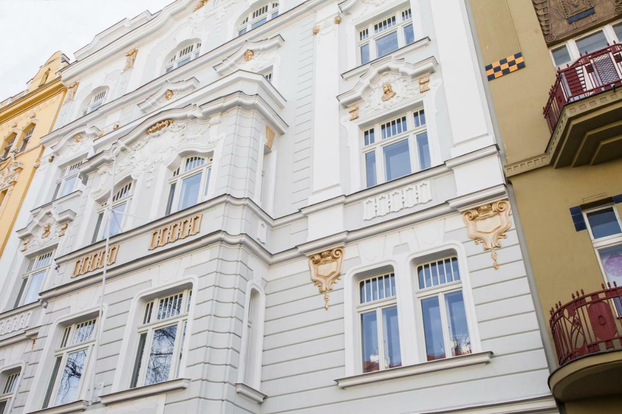 Trendy Local Apartment Прага Екстериор снимка