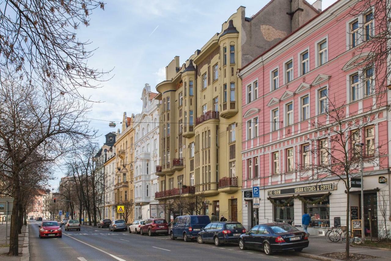 Trendy Local Apartment Прага Екстериор снимка