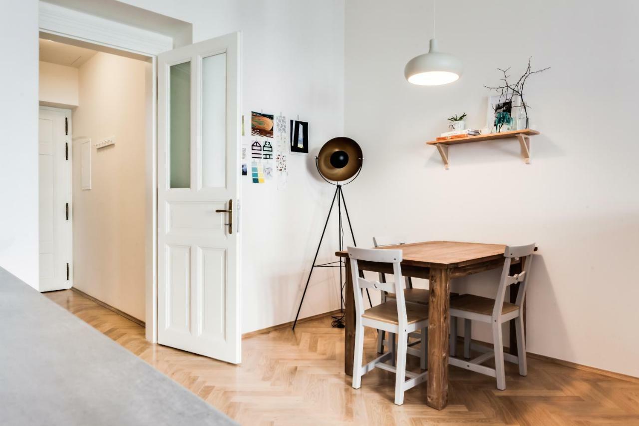 Trendy Local Apartment Прага Екстериор снимка