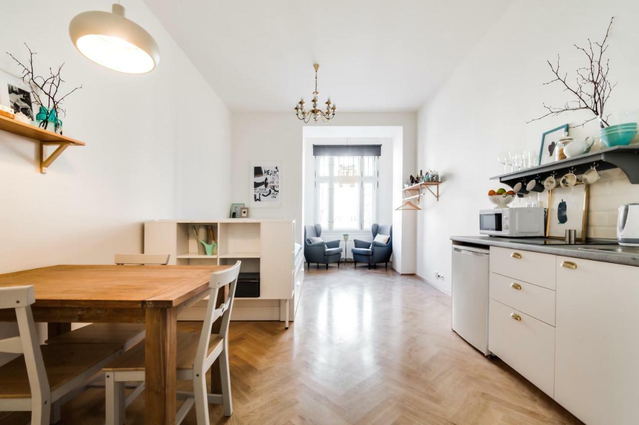 Trendy Local Apartment Прага Екстериор снимка