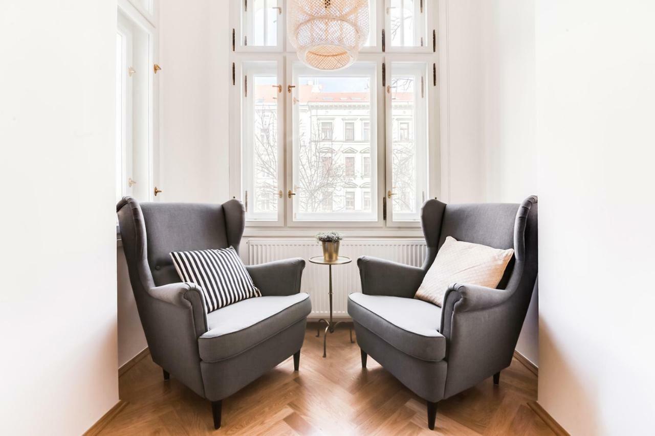 Trendy Local Apartment Прага Екстериор снимка