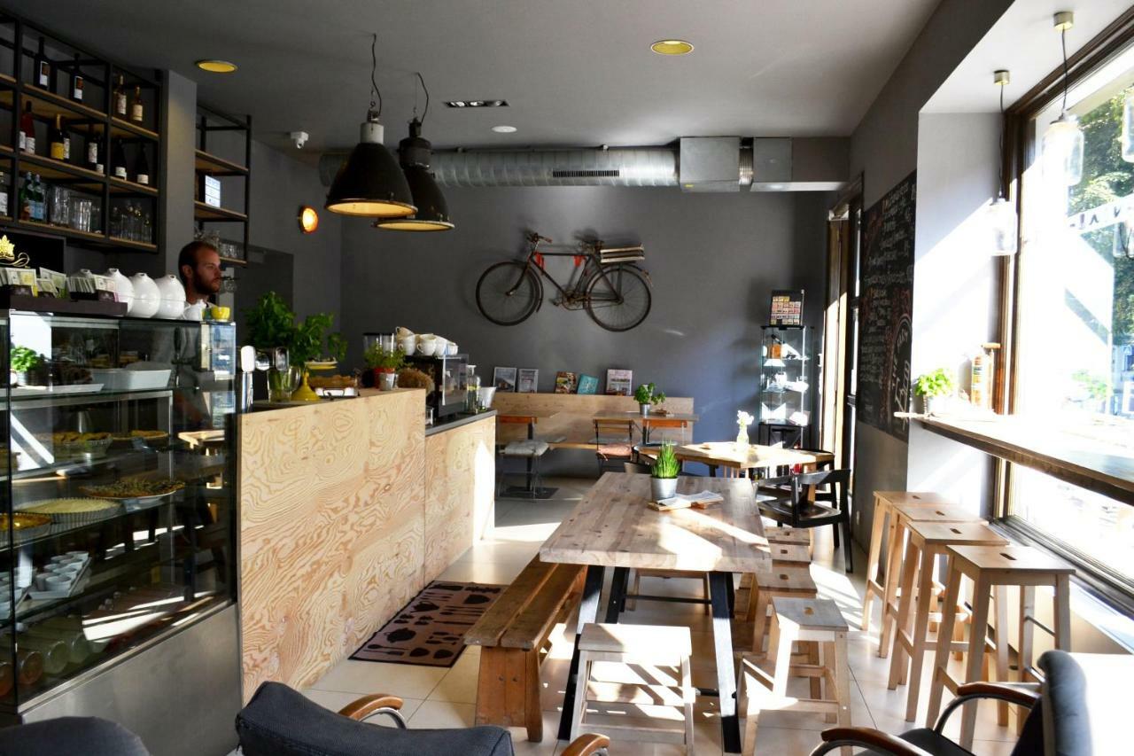 Trendy Local Apartment Прага Екстериор снимка